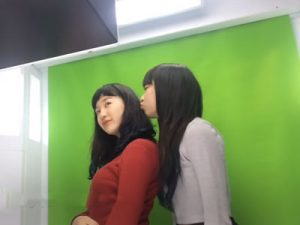 【素人レズ動画】女子校生の素人ビアンカップルがプリ機の中でキスしたりイチャラブデート